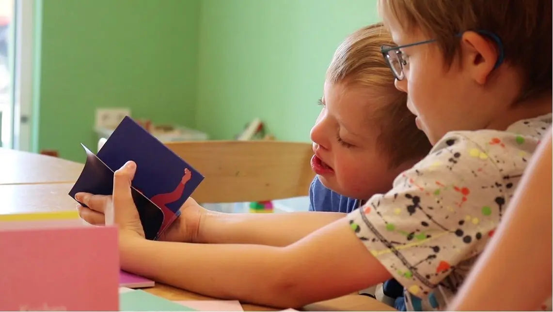 helping hands – talking hands flipbooks